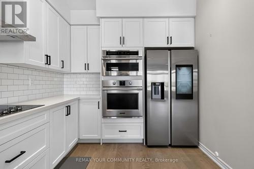92 Holyrood Crescent, Vaughan, ON - Indoor Photo Showing Kitchen