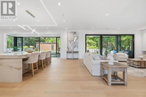 35 Riverside Boulevard, Vaughan, ON - Indoor Photo Showing Living Room