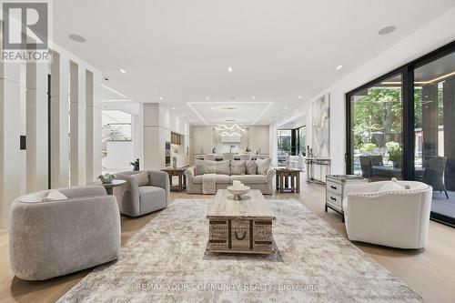 35 Riverside Boulevard, Vaughan, ON - Indoor Photo Showing Living Room
