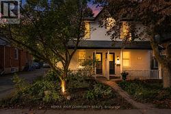 30 ELIZABETH STREET S Richmond Hill, ON L4C 3V4