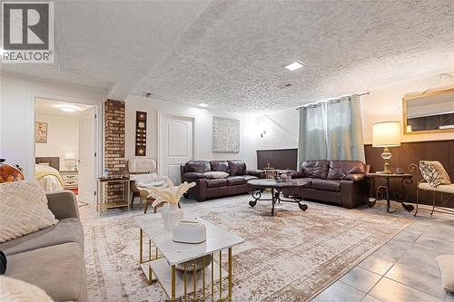 2059 Lesperance, Tecumseh, ON - Indoor Photo Showing Living Room