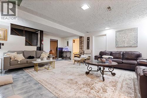 2059 Lesperance, Tecumseh, ON - Indoor Photo Showing Living Room