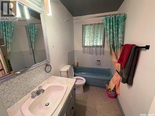 129 3Rd Street Ne, Wadena, SK - Indoor Photo Showing Bathroom