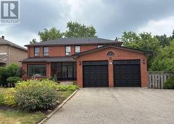 37 MACKAY DRIVE Richmond Hill, ON L4C 6N9