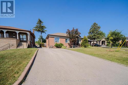 60 Dorking Crescent, Toronto, ON - Outdoor With Facade