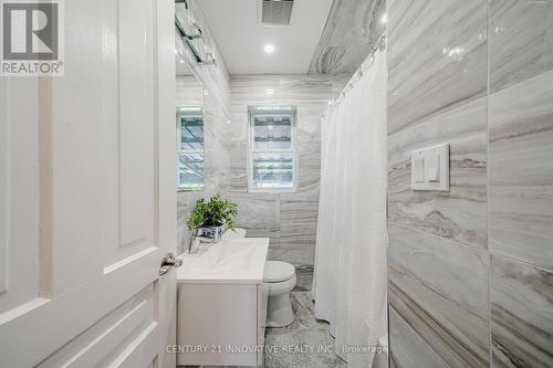 60 Dorking Crescent, Toronto, ON - Indoor Photo Showing Bathroom