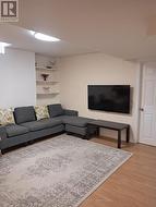 17 WALDRON CRESCENT Richmond Hill, ON L4E 4A3
