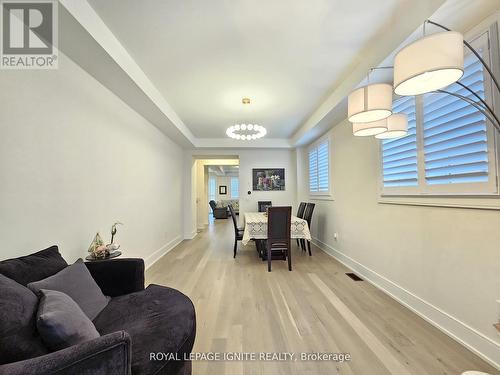 48 DUXBURY ROAD , Brampton, Ontario L6R 4E3 3