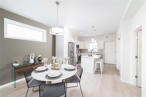 109 Ken Oblik Drive, Winnipeg, MB - Indoor Photo Showing Dining Room