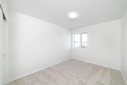 109 Ken Oblik Drive, Winnipeg, MB - Indoor Photo Showing Other Room