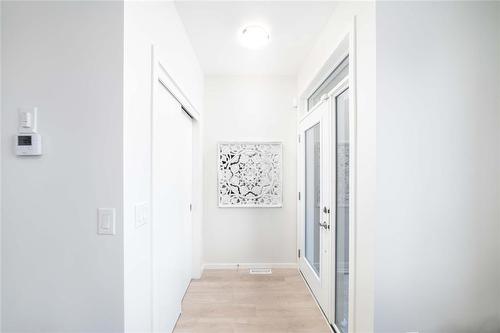 109 Ken Oblik Drive, Winnipeg, MB - Indoor Photo Showing Other Room