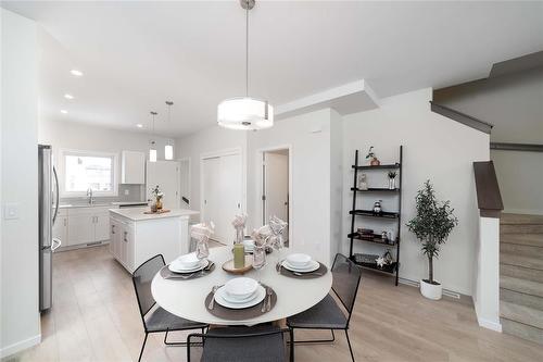 109 Ken Oblik Drive, Winnipeg, MB - Indoor Photo Showing Dining Room