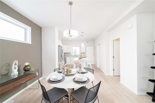 109 Ken Oblik Drive, Winnipeg, MB - Indoor Photo Showing Dining Room
