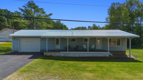 Façade - 1064 Route 148, Litchfield, QC - Outdoor With Deck Patio Veranda