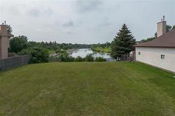89 Royal Park CR  Winnipeg, MB R2J 3Z3