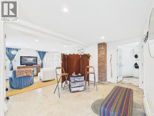5370 Laburnum Ave, Powell River, BC - Indoor