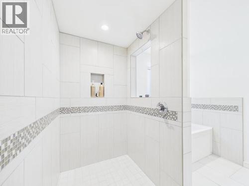 5370 Laburnum Ave, Powell River, BC - Indoor Photo Showing Bathroom