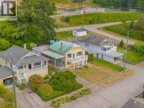 5370 Laburnum Ave, Powell River, BC - Outdoor With Deck Patio Veranda