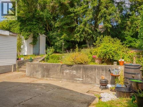 5370 Laburnum Ave, Powell River, BC - Outdoor