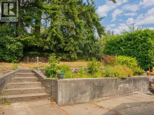 5370 Laburnum Ave, Powell River, BC - Outdoor