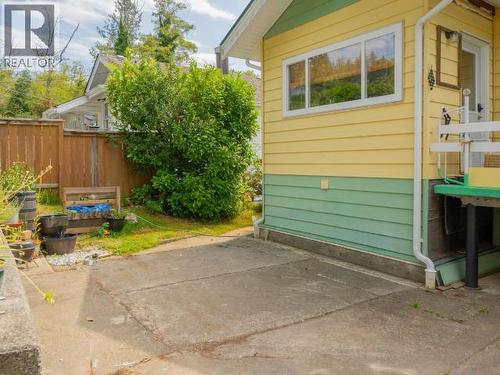 5370 Laburnum Ave, Powell River, BC - Outdoor With Exterior
