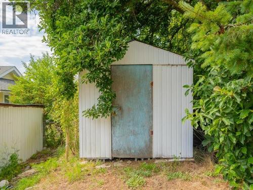 5370 Laburnum Ave, Powell River, BC - Outdoor