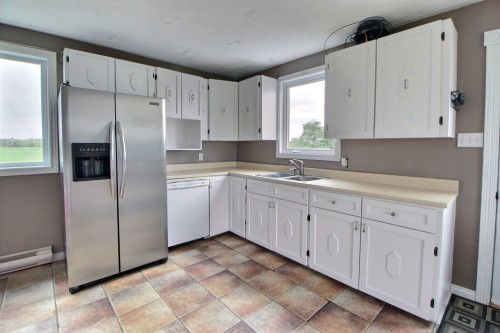 Cuisine - 101 Route De L'Hydro, Saint-Marc-De-Figuery, QC - Indoor Photo Showing Kitchen With Double Sink