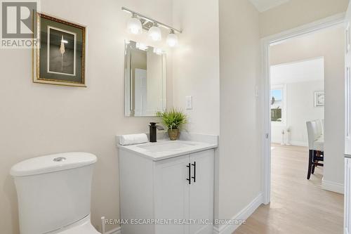 894 Garth Street, Hamilton, ON - Indoor Photo Showing Bathroom