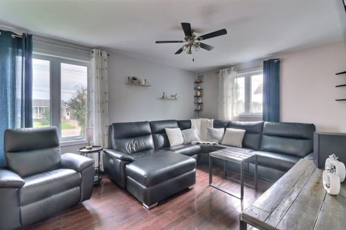 Salon - 720 Route Du Lac O., Alma, QC - Indoor Photo Showing Living Room