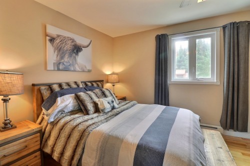 Chambre à coucher principale - 720 Route Du Lac O., Alma, QC - Indoor Photo Showing Bedroom