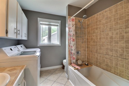 Salle de bains - 720 Route Du Lac O., Alma, QC - Indoor Photo Showing Bathroom
