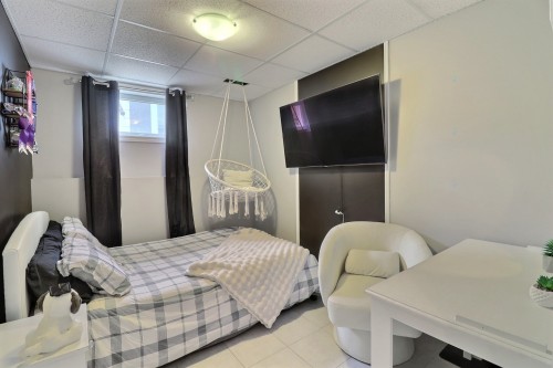 Chambre à coucher - 720 Route Du Lac O., Alma, QC - Indoor Photo Showing Bedroom