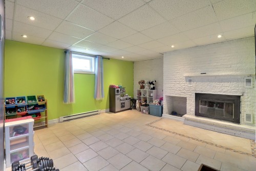Salle familiale - 720 Route Du Lac O., Alma, QC - Indoor