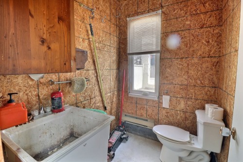 Garage - 720 Route Du Lac O., Alma, QC - Indoor Photo Showing Bathroom