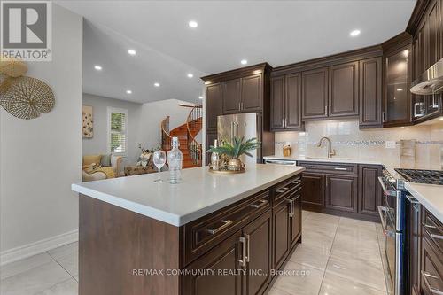 461 Rougewalk Drive, Pickering, ON - Indoor Photo Showing Kitchen With Upgraded Kitchen