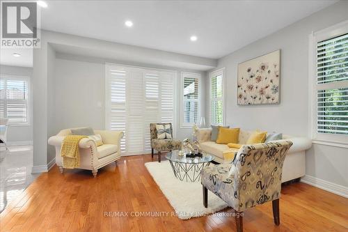 461 Rougewalk Drive, Pickering, ON - Indoor Photo Showing Living Room