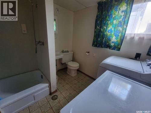 509 3Rd Street E, Wilkie, SK - Indoor Photo Showing Bathroom
