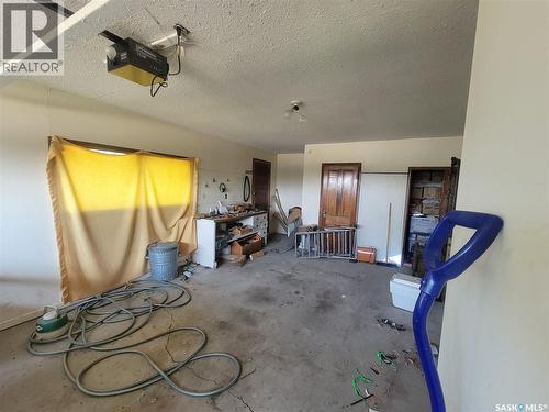 509 3Rd Street E, Wilkie, SK - Indoor Photo Showing Garage