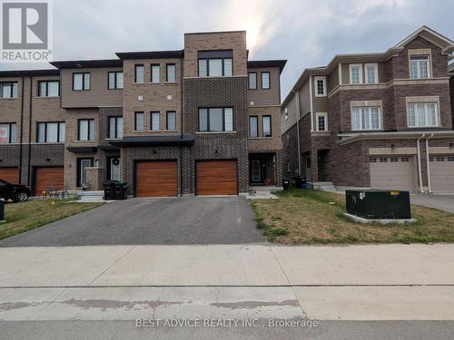 9 PUMPKIN CORNER CRESCENT  Barrie, ON L9J 0T5