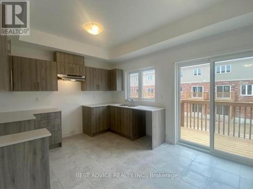 9 Pumpkin Corner Crescent, Barrie, ON - Indoor Photo Showing Kitchen With Double Sink