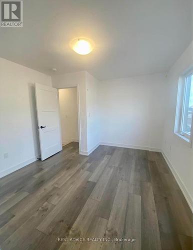 9 Pumpkin Corner Crescent, Barrie, ON - Indoor Photo Showing Other Room