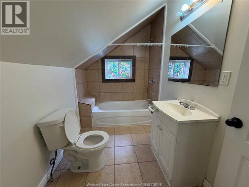 454 Crawford, Windsor, ON - Indoor Photo Showing Bathroom