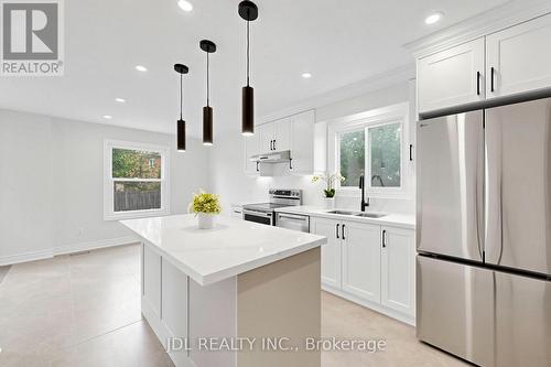 129 Appleby Crescent, Markham, ON - Indoor Photo Showing Kitchen With Upgraded Kitchen