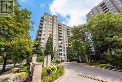 401 - 39 PEMBERTON AVENUE Toronto, ON M2M 4L6