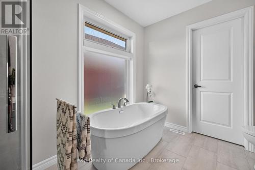 21 Evylean Court, St. Thomas, ON - Indoor Photo Showing Bathroom