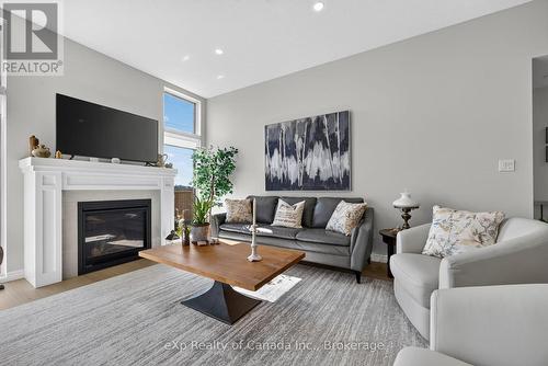 21 Evylean Court, St. Thomas, ON - Indoor Photo Showing Living Room With Fireplace