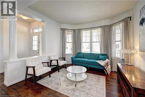 222 Baldwin Drive, Cambridge, ON - Indoor Photo Showing Living Room