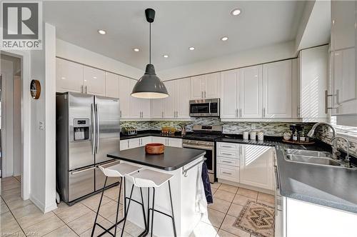 222 Baldwin Drive, Cambridge, ON - Indoor Photo Showing Kitchen With Double Sink With Upgraded Kitchen