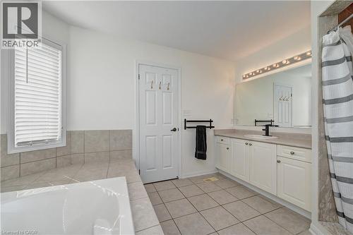 222 Baldwin Drive, Cambridge, ON - Indoor Photo Showing Bathroom