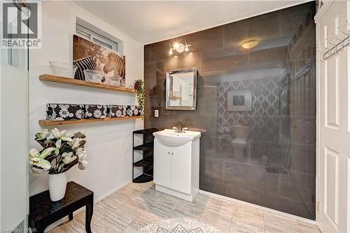 222 Baldwin Drive, Cambridge, ON - Indoor Photo Showing Bathroom